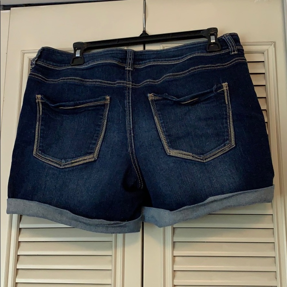 Shorts - Picture 2 of 2